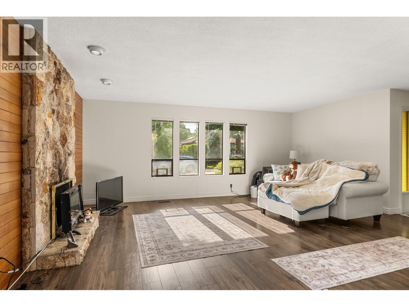 9566 PICKERING Drive, Richmond