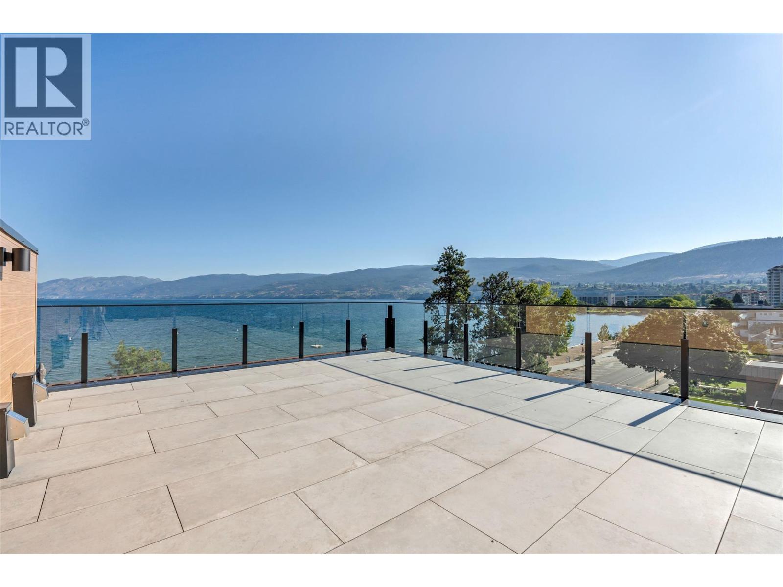 #401 602 Lakeshore Drive - 33