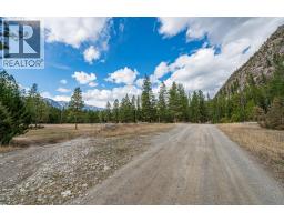 8850 Grainger Road, Canal Flats, BC V0B1B0 Photo 25