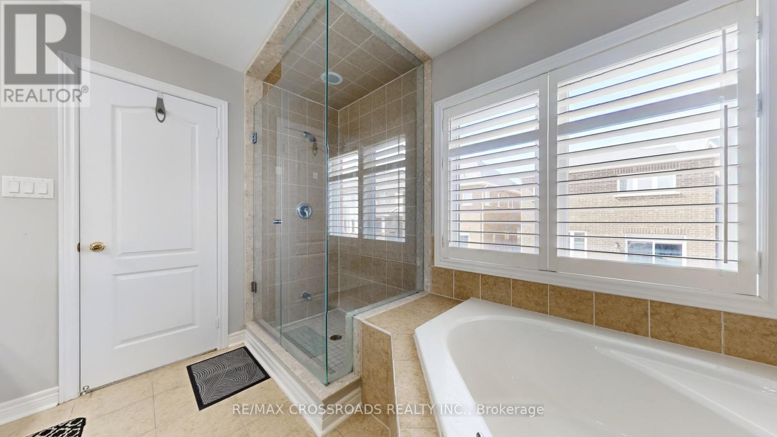 378 MALBOEUF COURT - 24