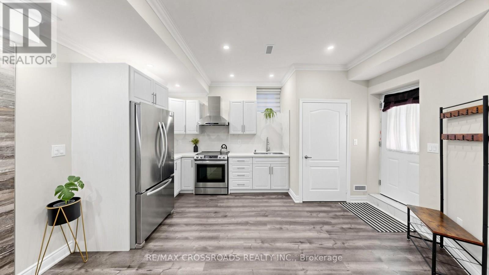 378 MALBOEUF COURT - 35