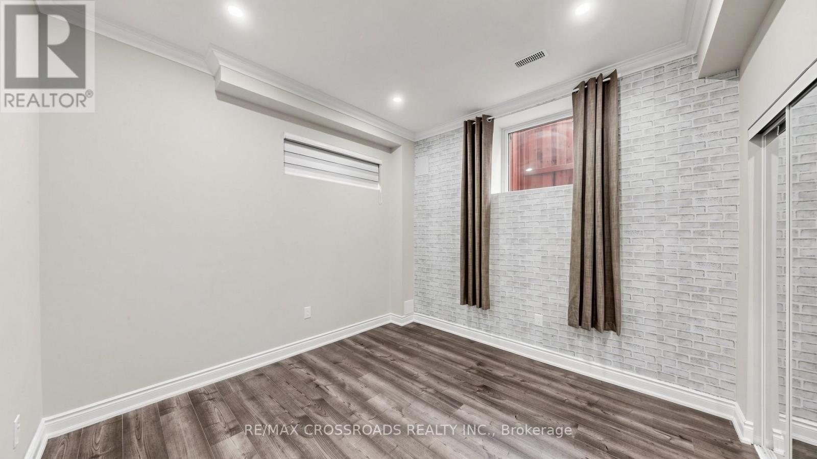378 MALBOEUF COURT - 38