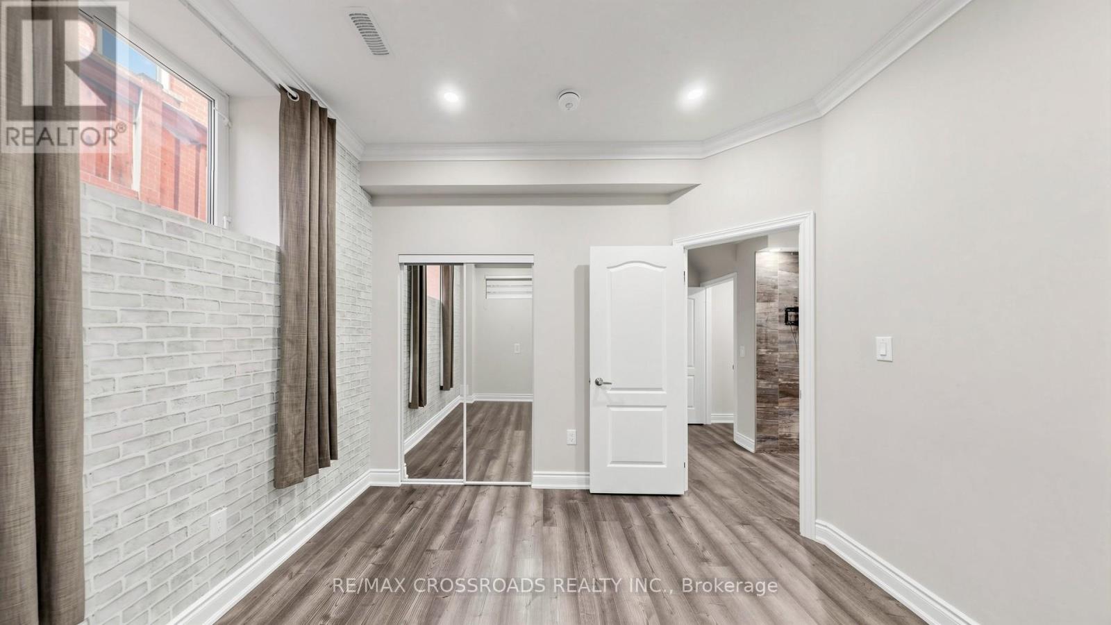 378 MALBOEUF COURT - 40