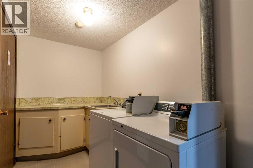 #1-6, 5502 49 Avenue - 16