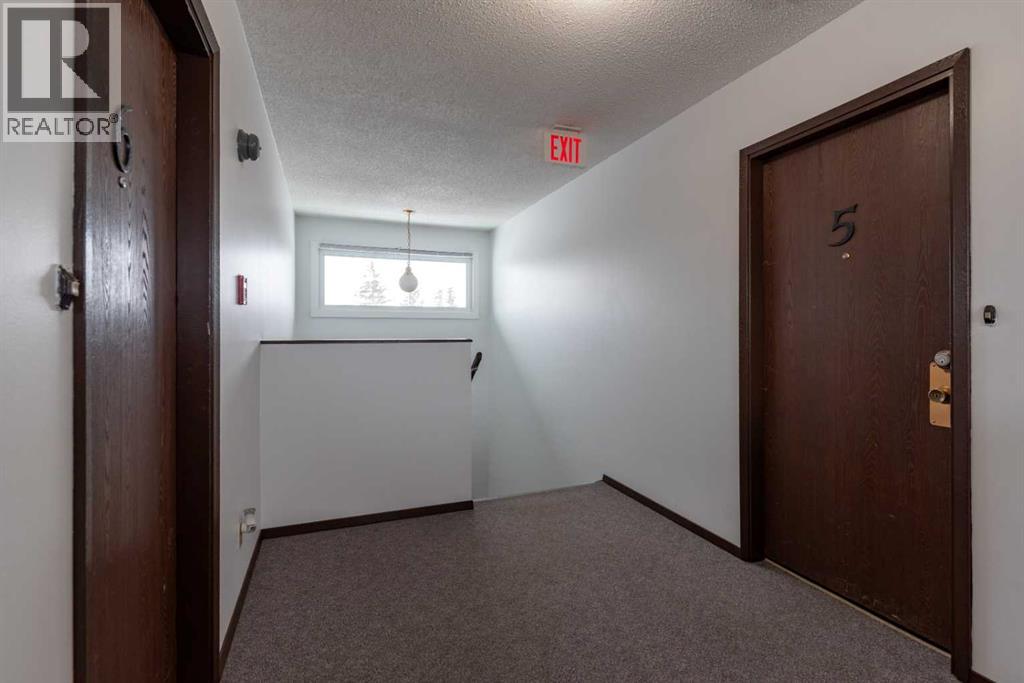 #1-6, 5502 49 Avenue - 14