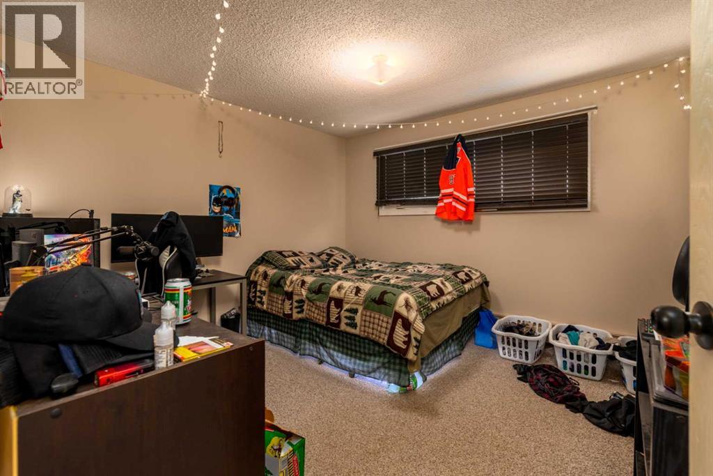 #1-6, 5502 49 Avenue - 9