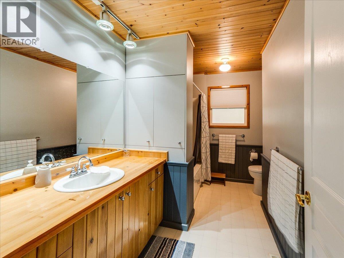 2162 Old Salmo Road - 29