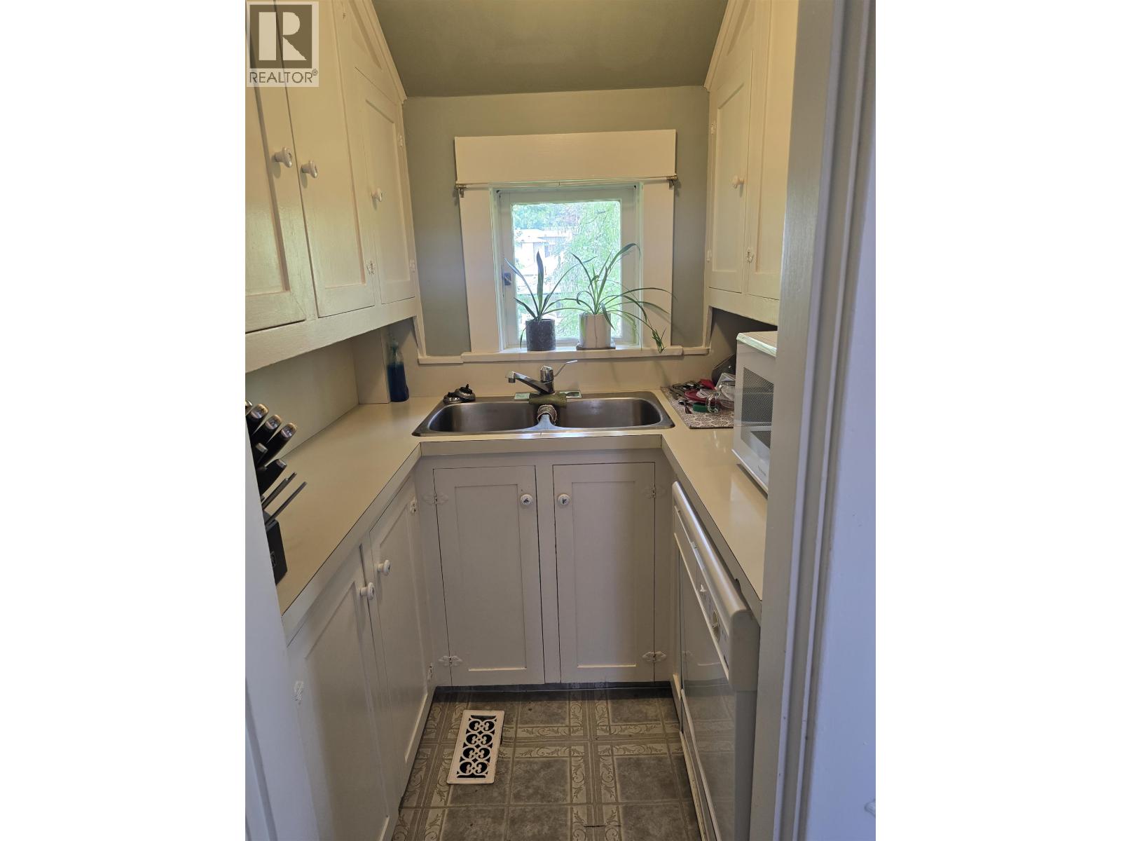 387 BOWRON AVENUE - 8