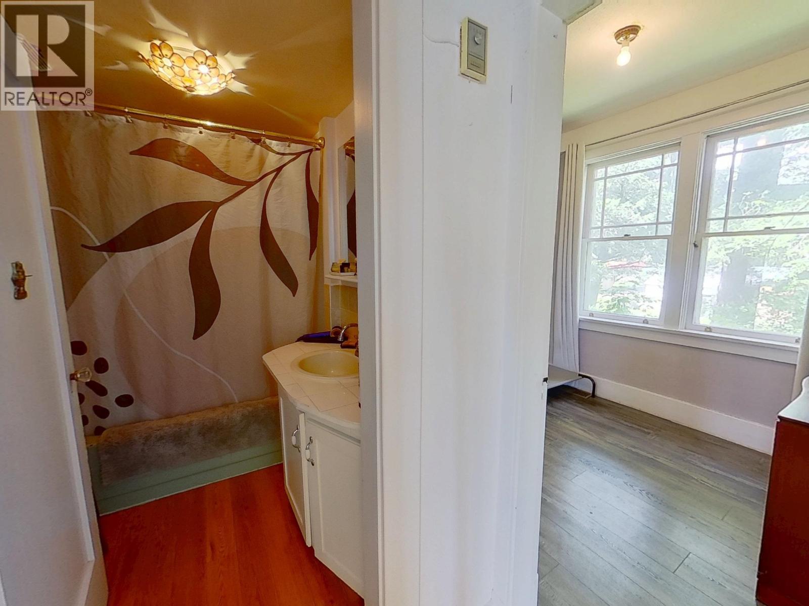 387 BOWRON AVENUE - 22
