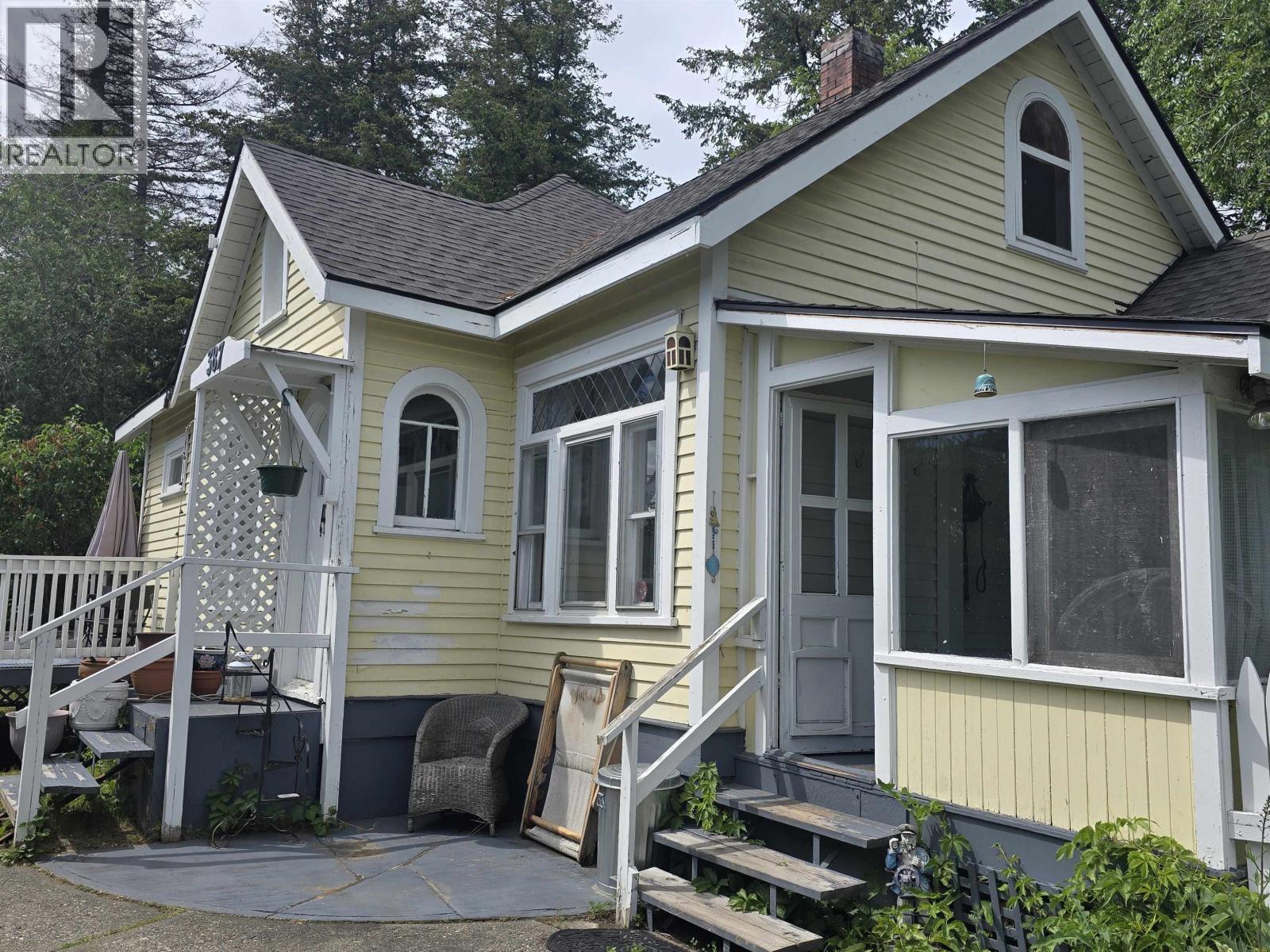 387 BOWRON AVENUE - 1