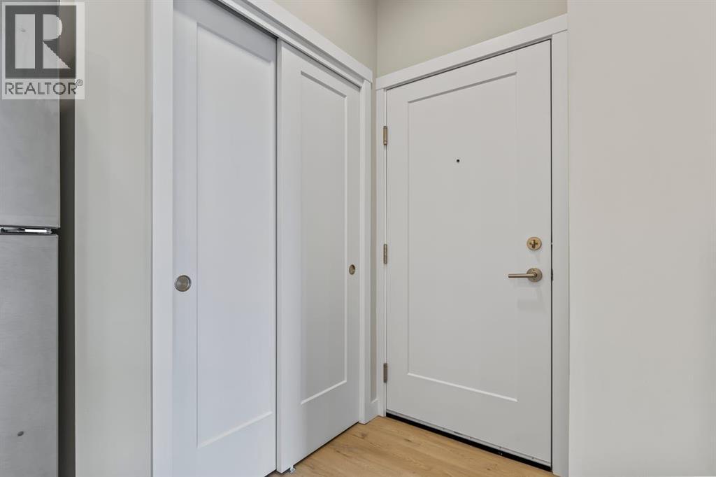 #410 660 Shawnee Square SW - 33