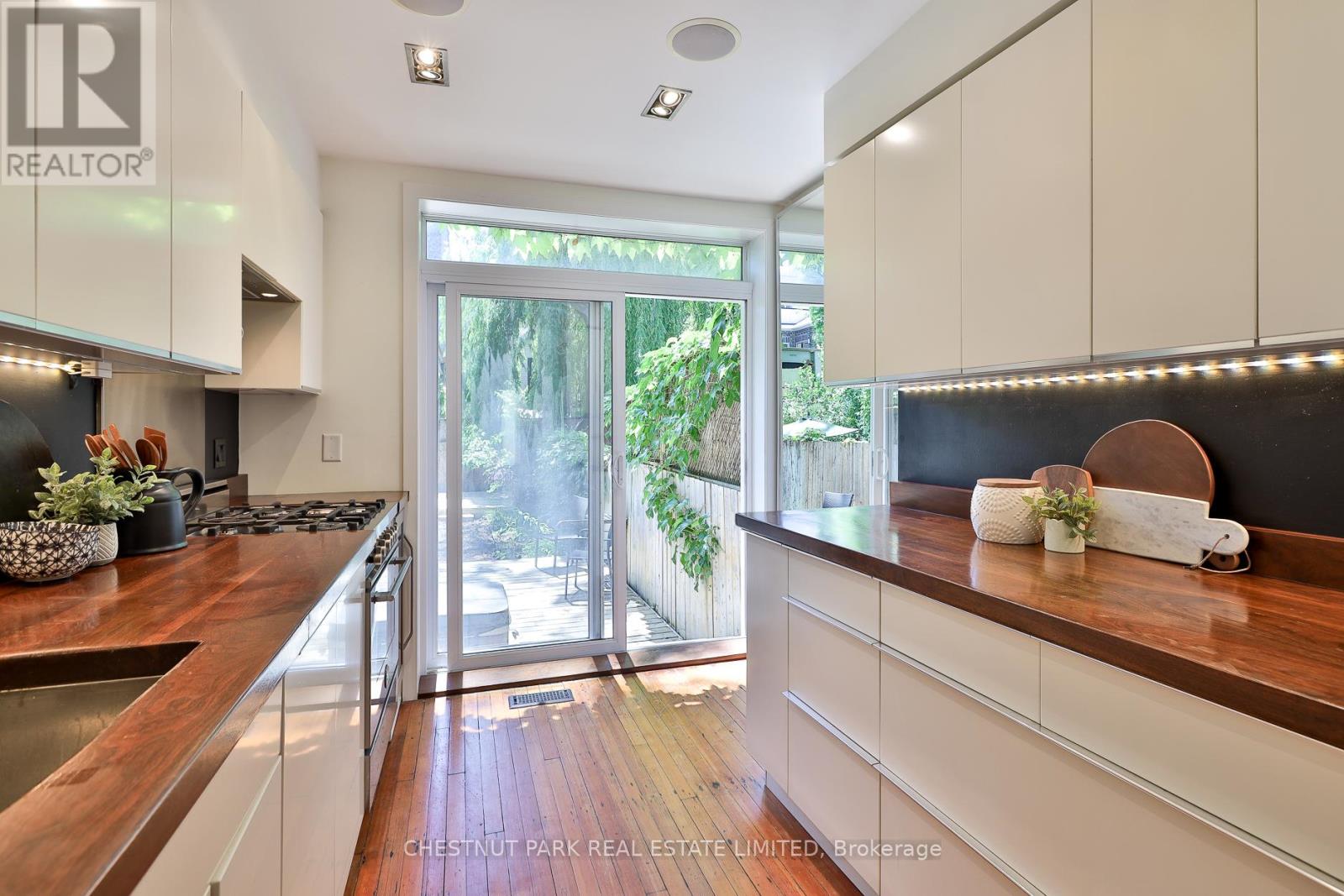 589 WELLINGTON STREET W - 10