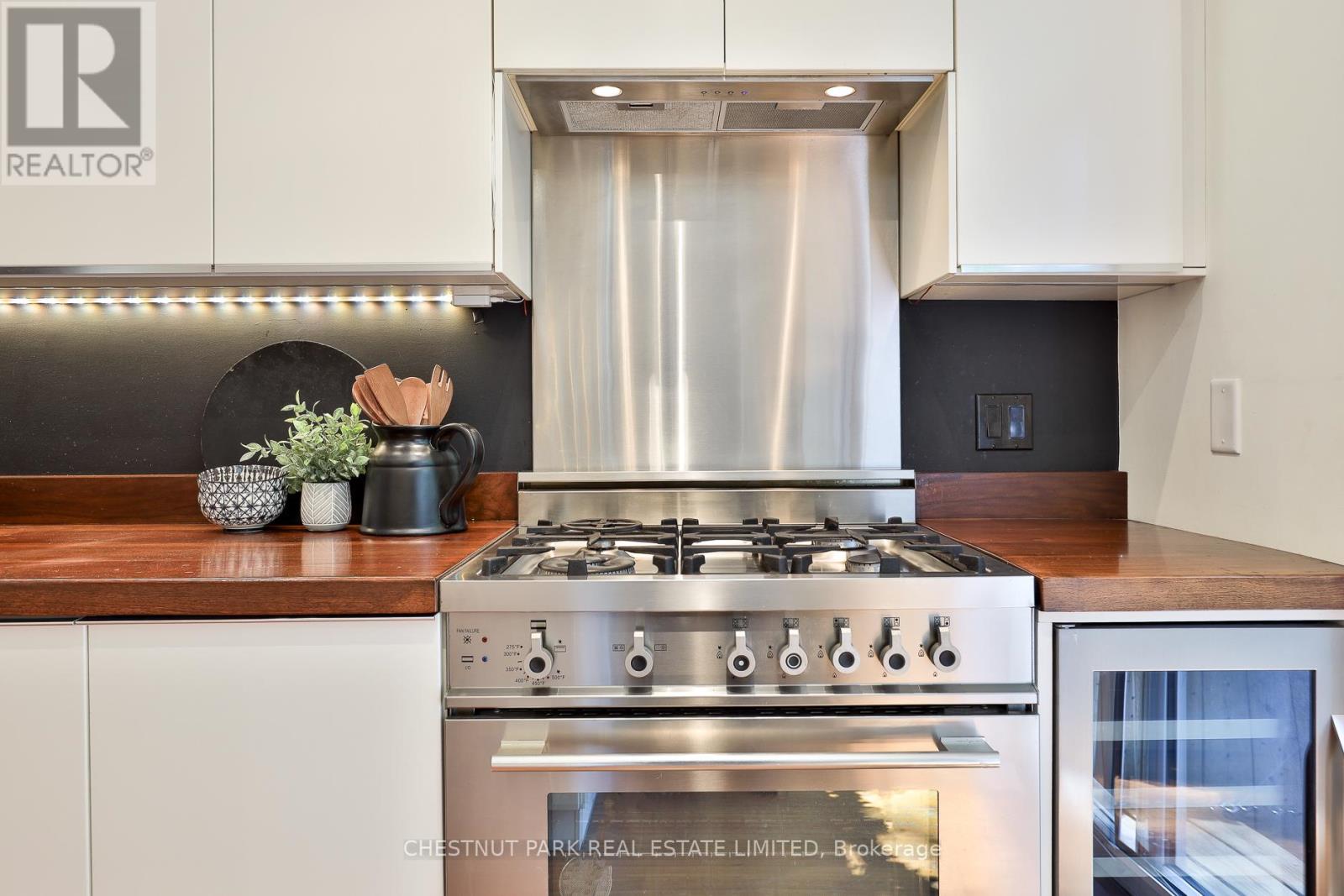 589 WELLINGTON STREET W - 11