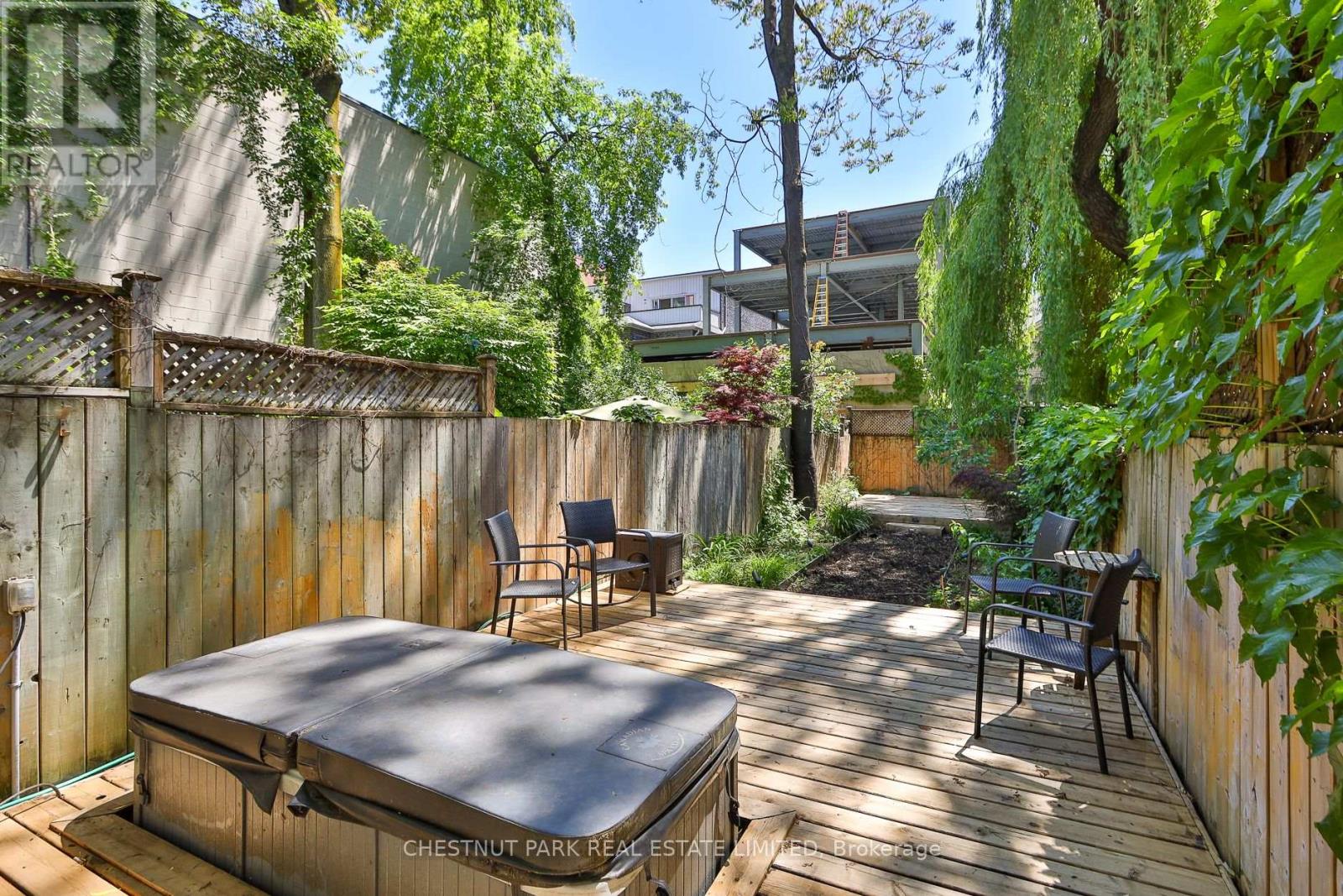 589 WELLINGTON STREET W - 23