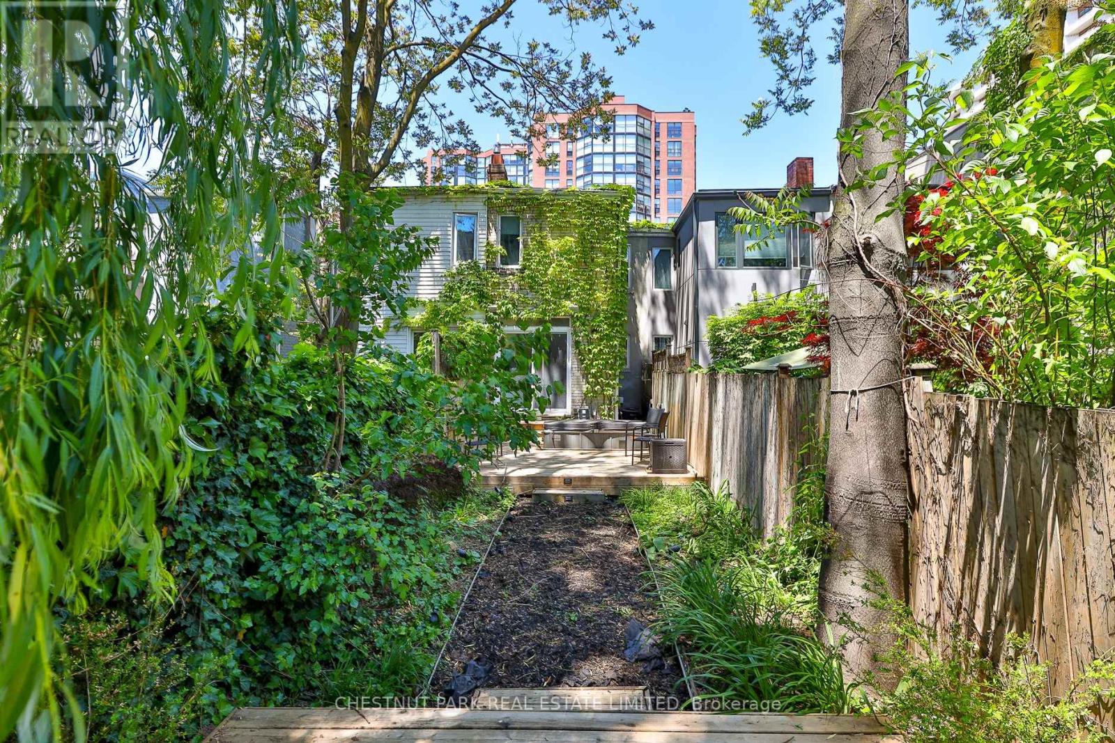 589 WELLINGTON STREET W - 27