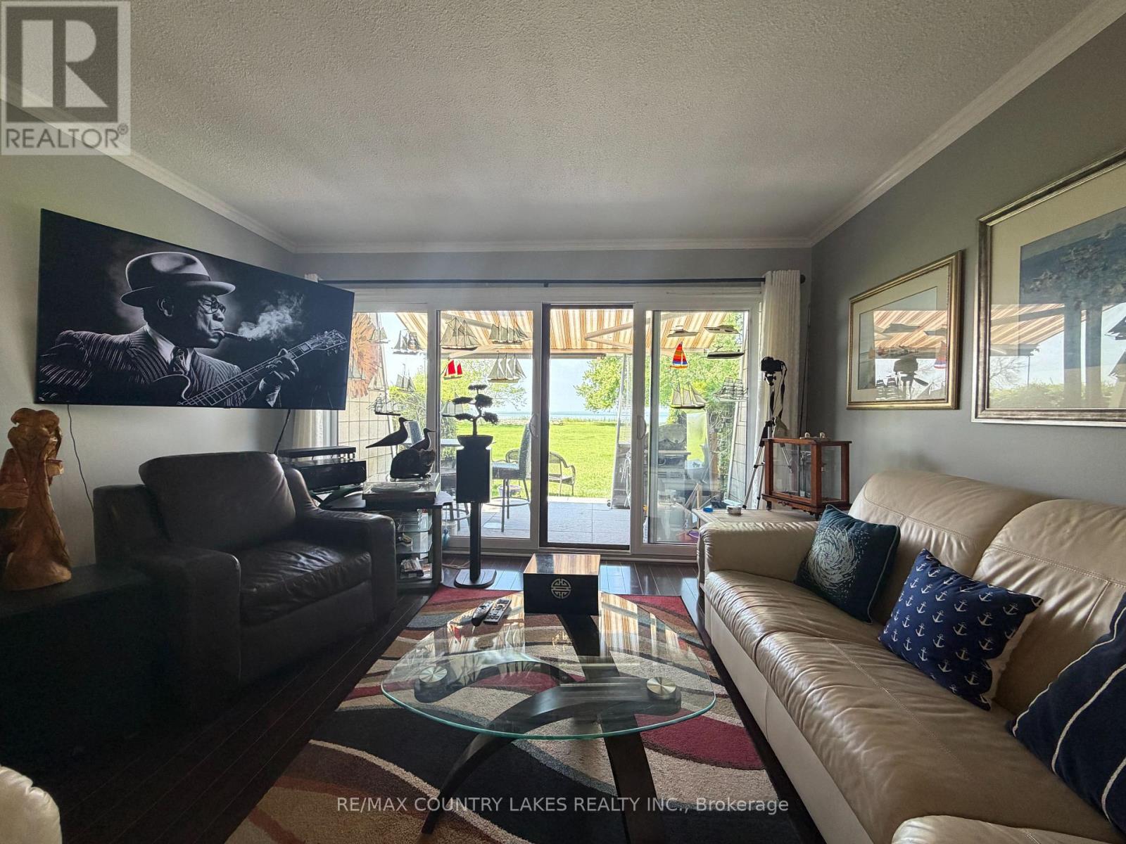 #11 1 PARADISE BOULEVARD - 10