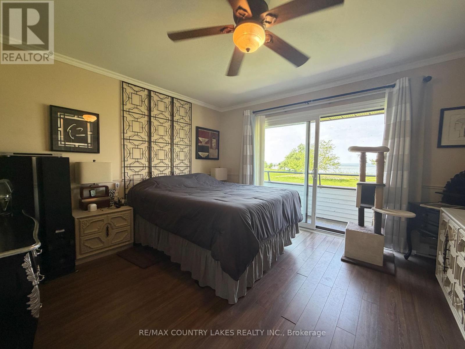 #11 1 PARADISE BOULEVARD - 20