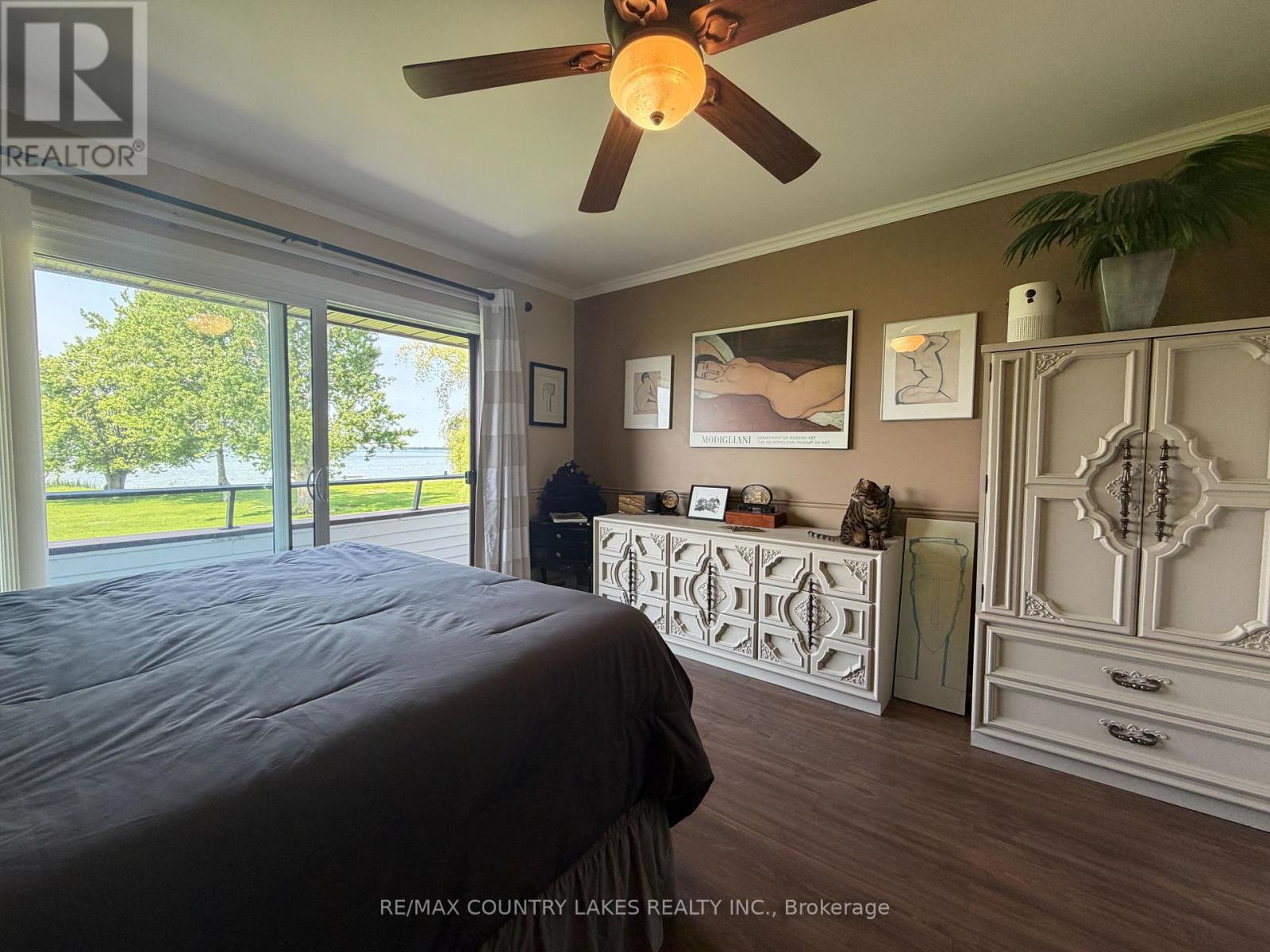 #11 1 PARADISE BOULEVARD - 21