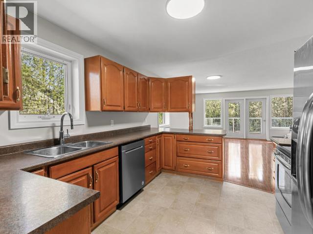 34 THOMPSON ROAD - 8