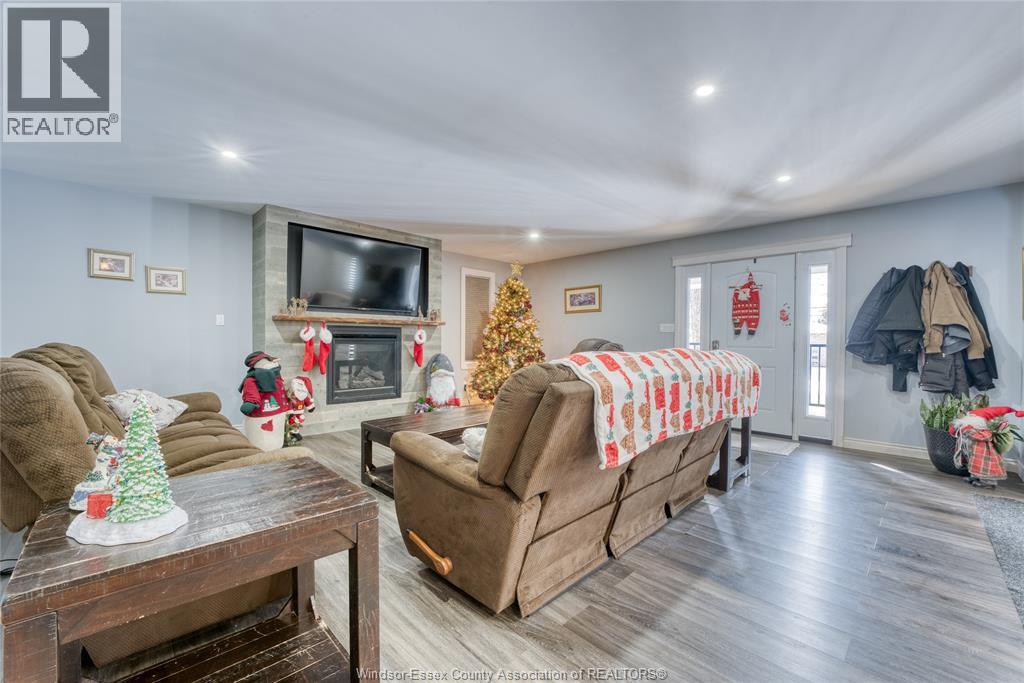 607 REAUME ROAD - 8