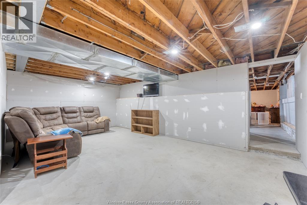 607 REAUME ROAD - 31