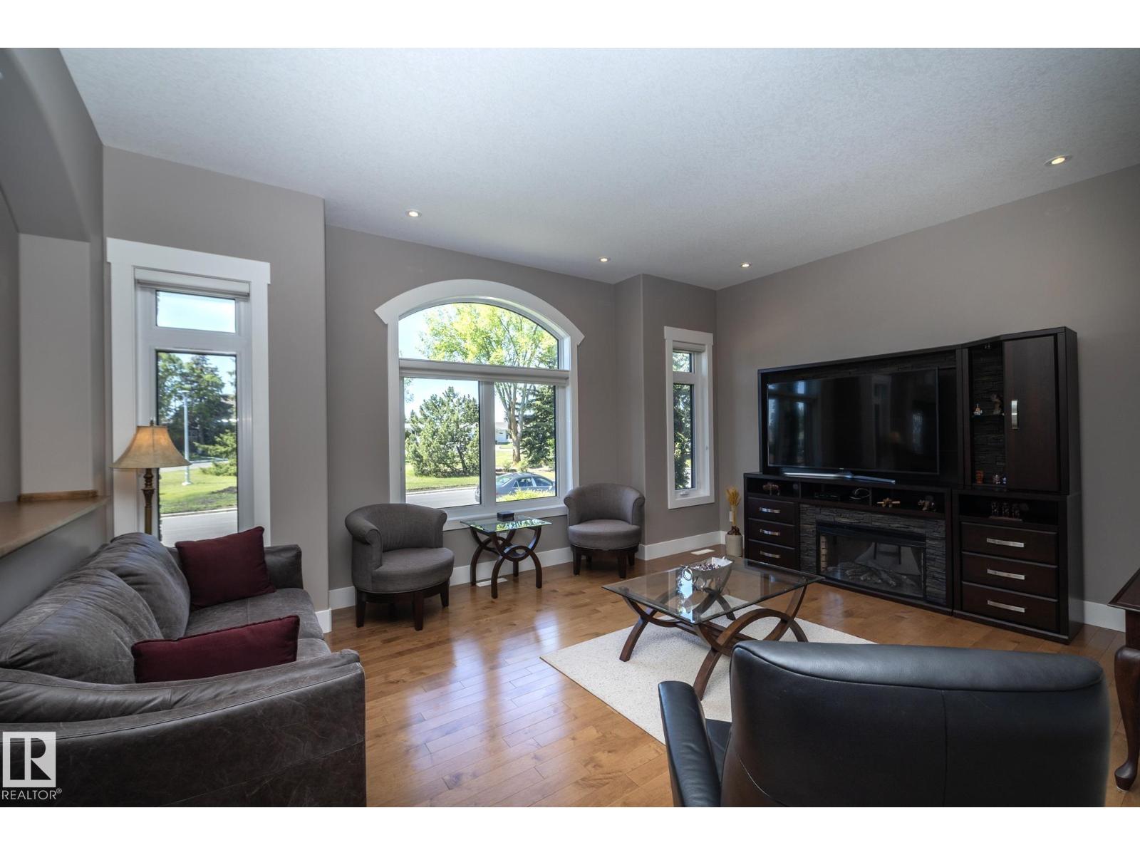 6504 97 AV NW — photo 13