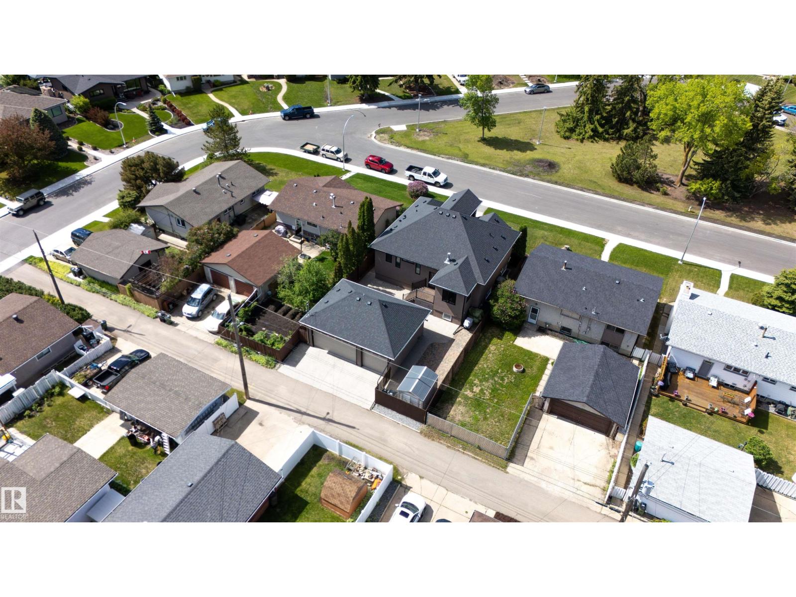 6504 97 AV NW — photo 38