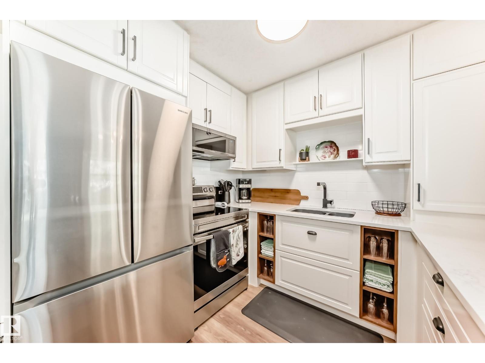 10822 11 AV NW - photo 4