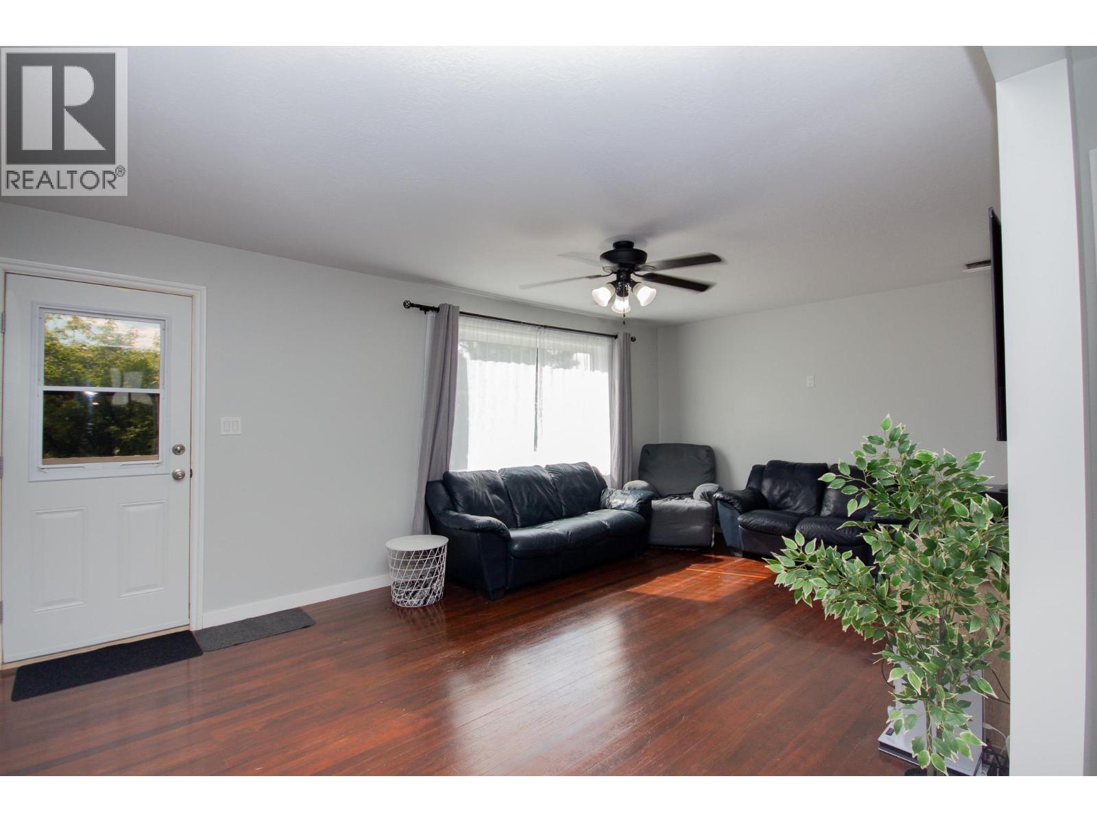 9116 8 Street - 5