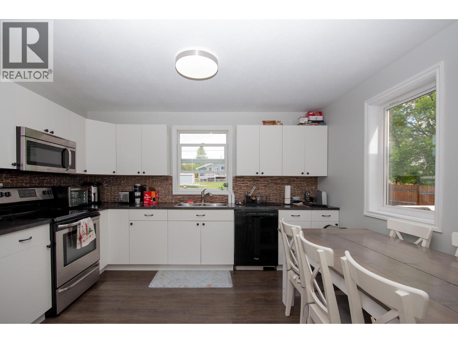 9116 8 Street - Image 2