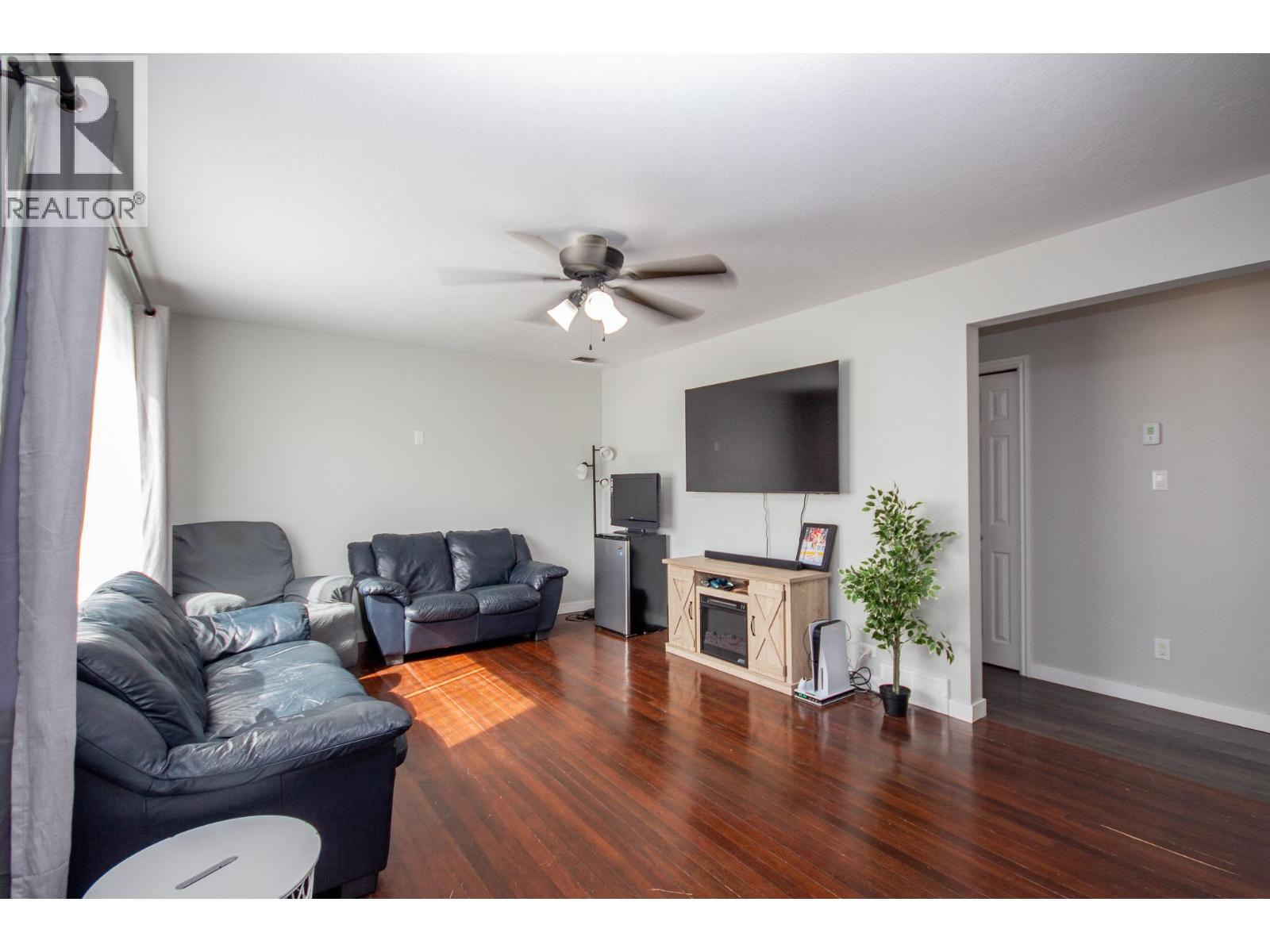 9116 8 Street - 4
