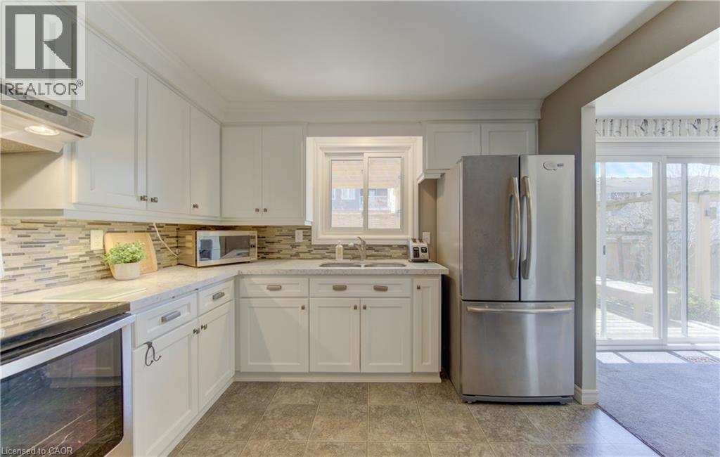 83 MANOR Drive - 16