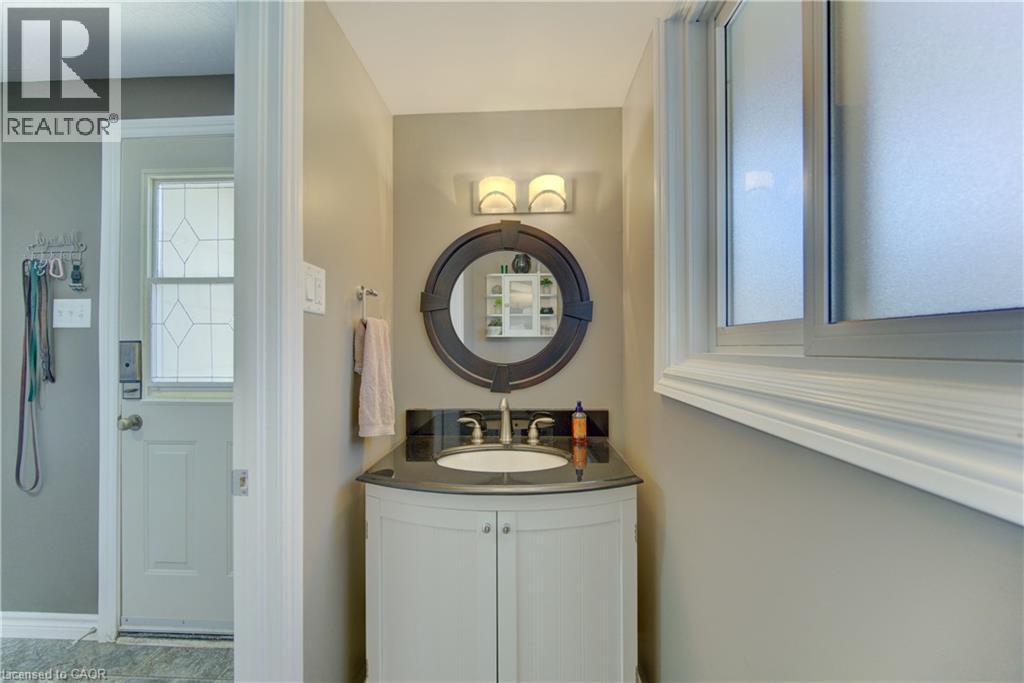 83 MANOR Drive - 20