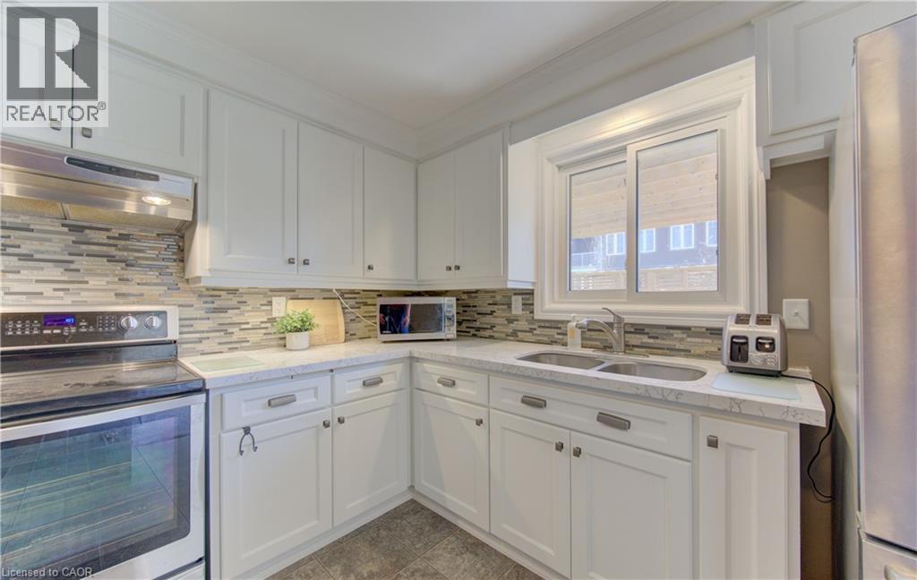 83 MANOR Drive - 17