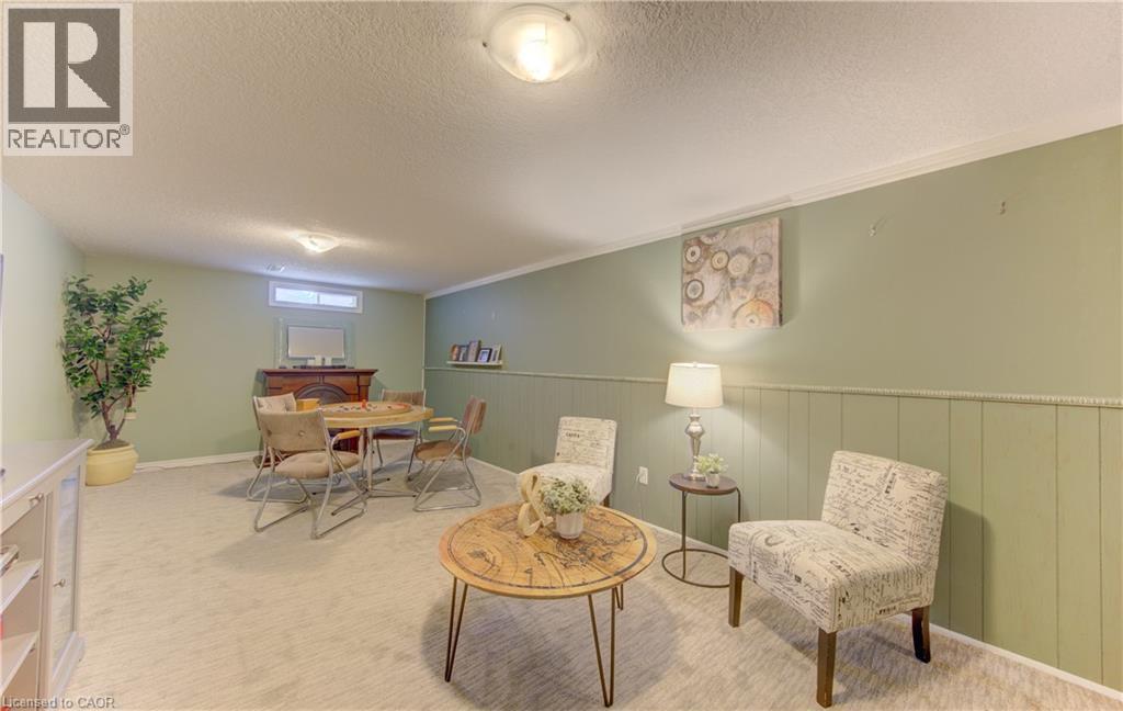 83 MANOR Drive - 31