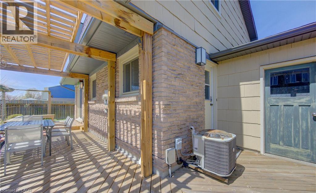 83 MANOR Drive - 46
