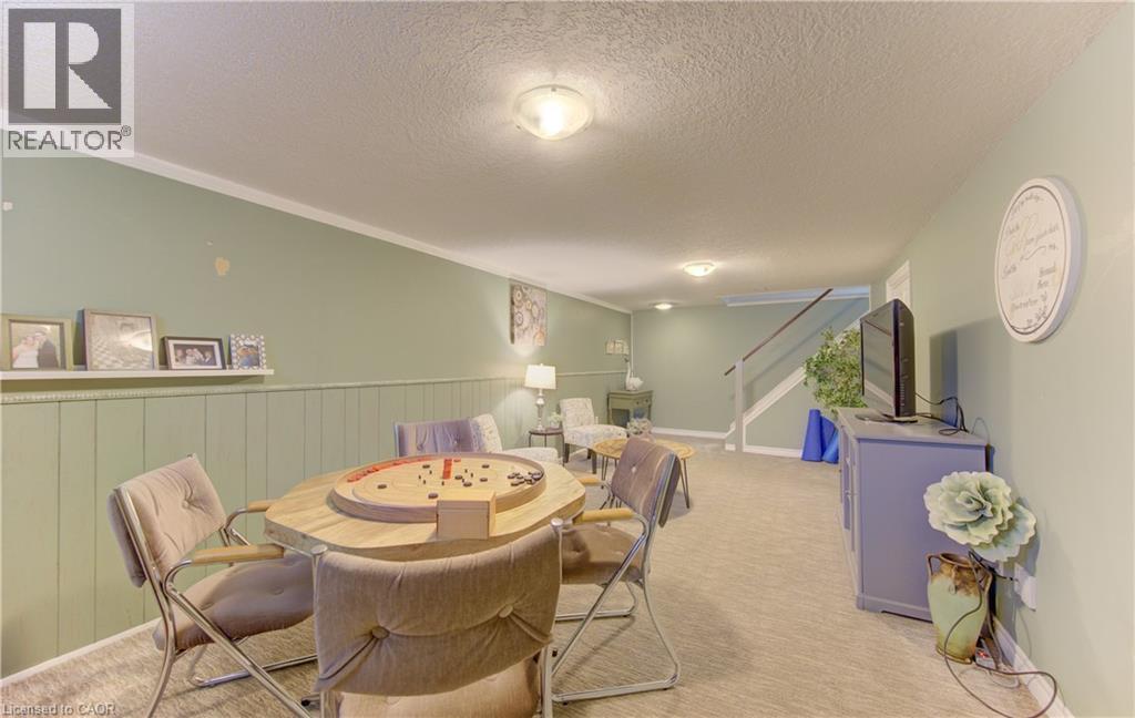 83 MANOR Drive - 32
