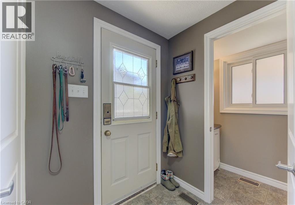 83 MANOR Drive - 19