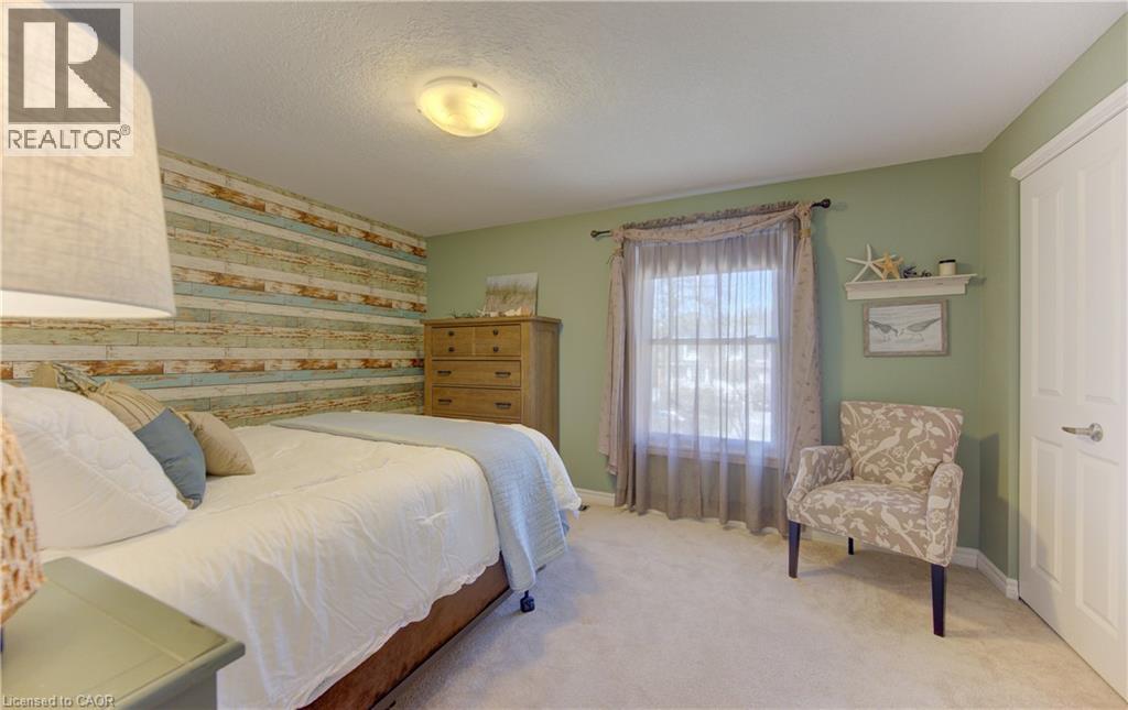 83 MANOR Drive - 23
