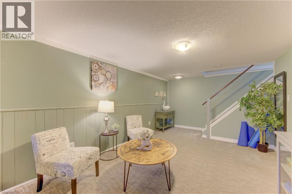 83 MANOR Drive - 33