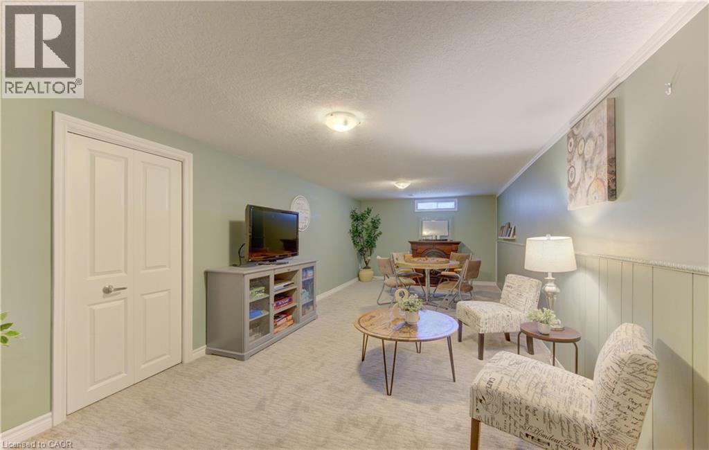 83 MANOR Drive - 30