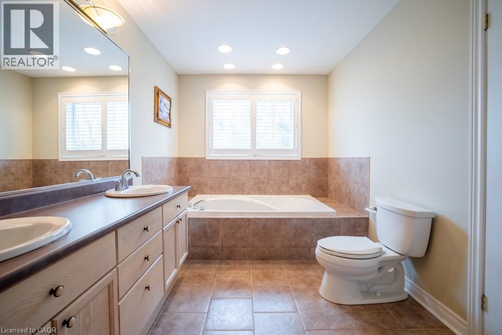 8 SOPHIE Court - 28