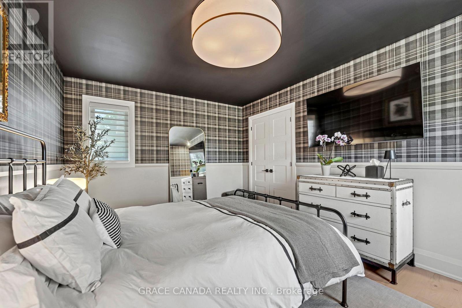 527 ONEIDA DRIVE - 21