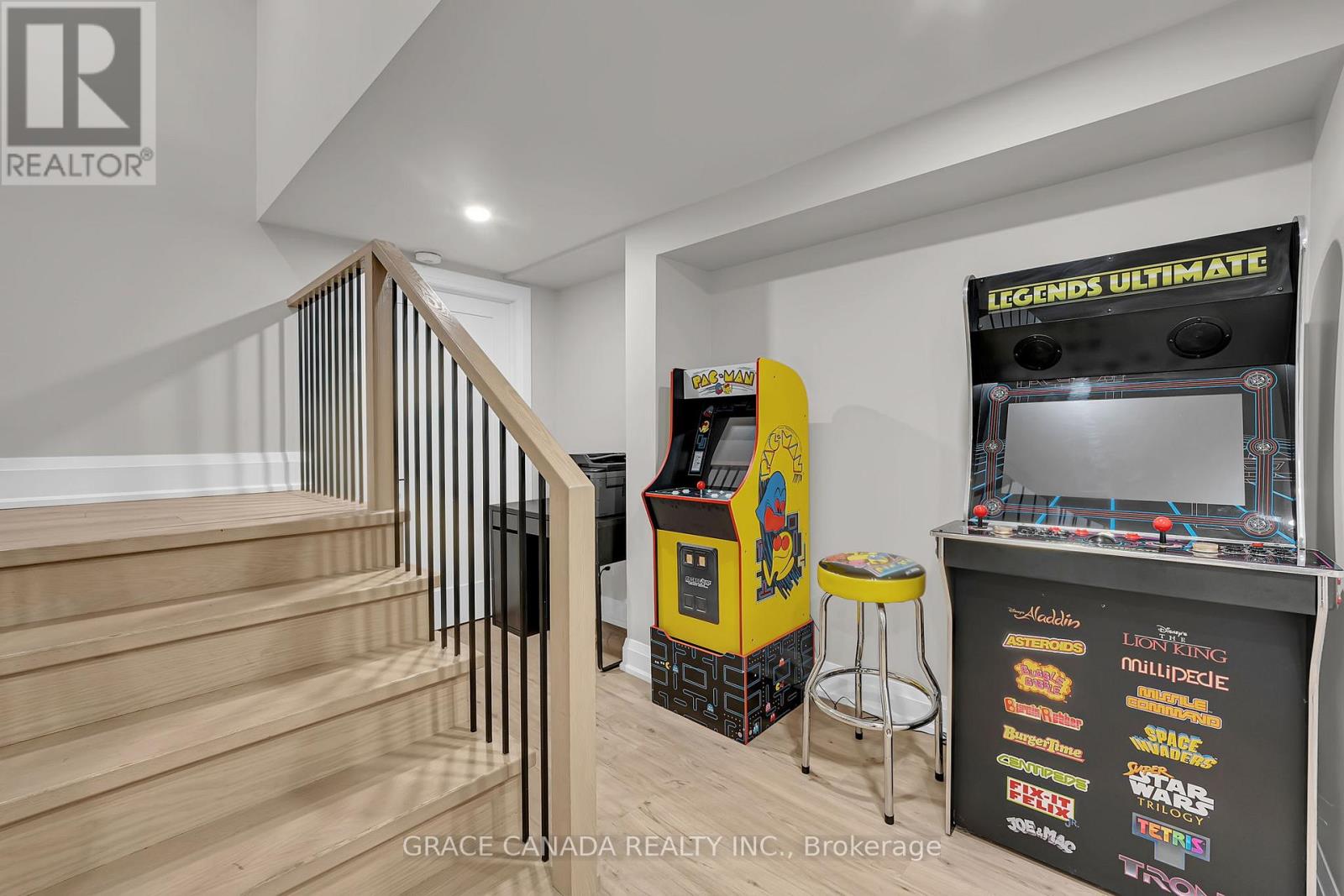 527 ONEIDA DRIVE - 23
