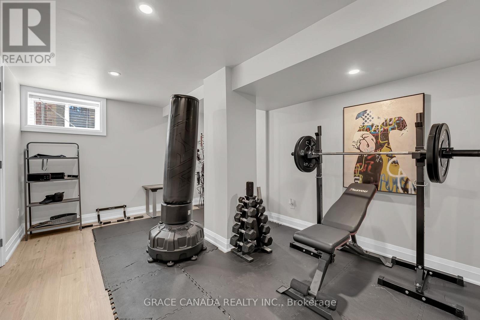 527 ONEIDA DRIVE - 25