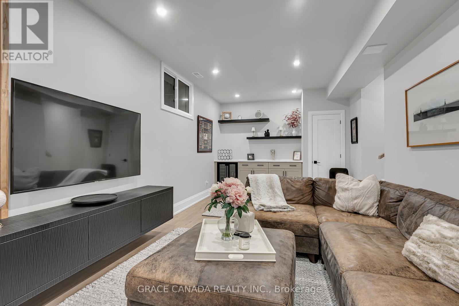 527 ONEIDA DRIVE - 29