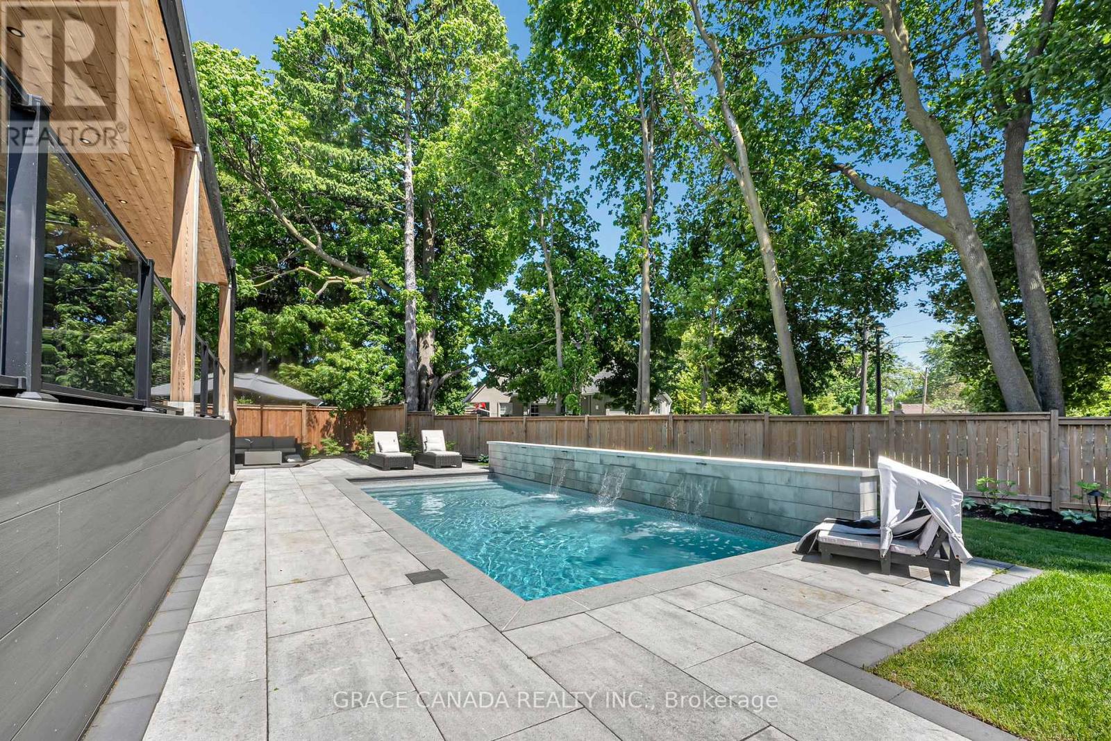 527 ONEIDA DRIVE - 35