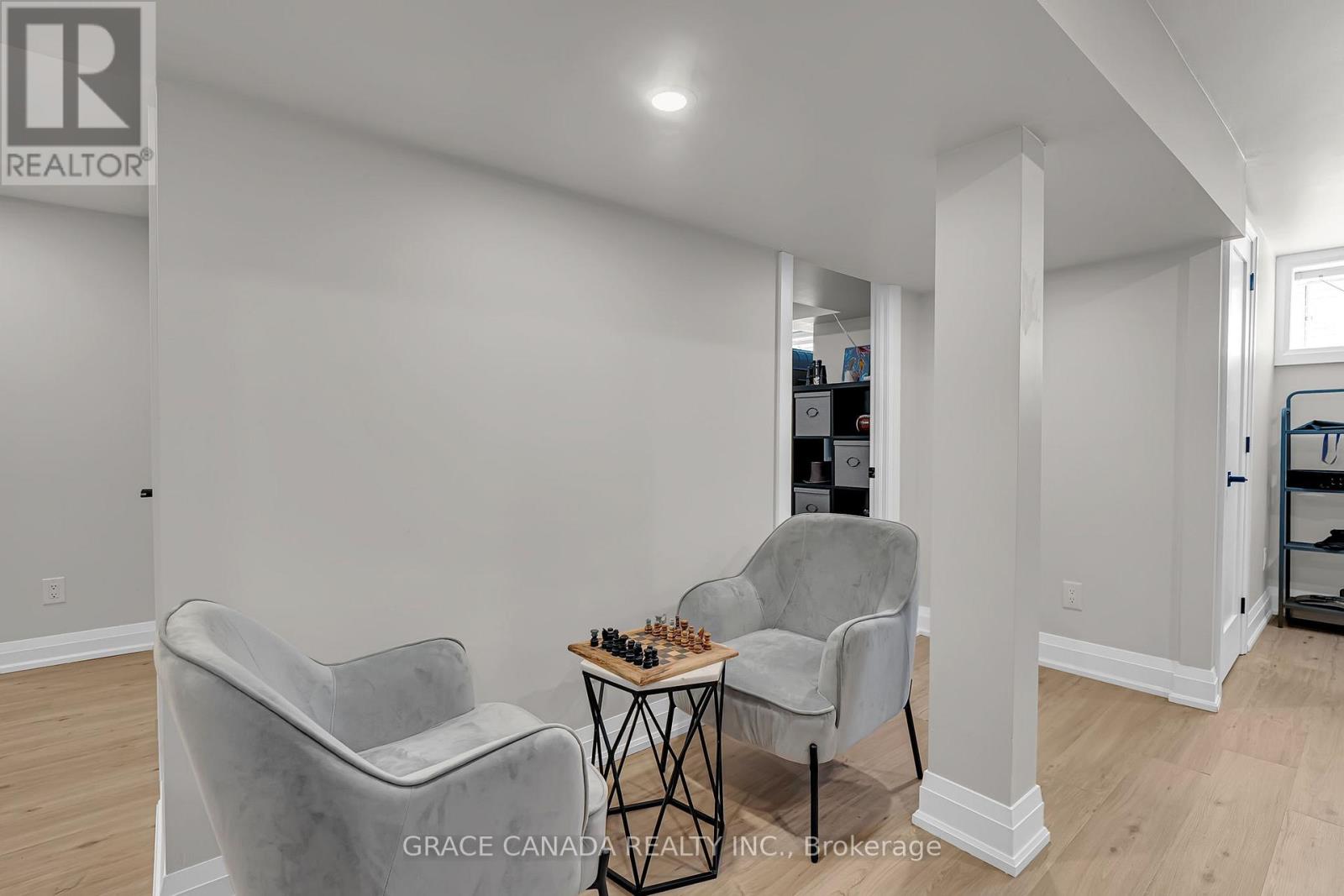 527 ONEIDA DRIVE - 28