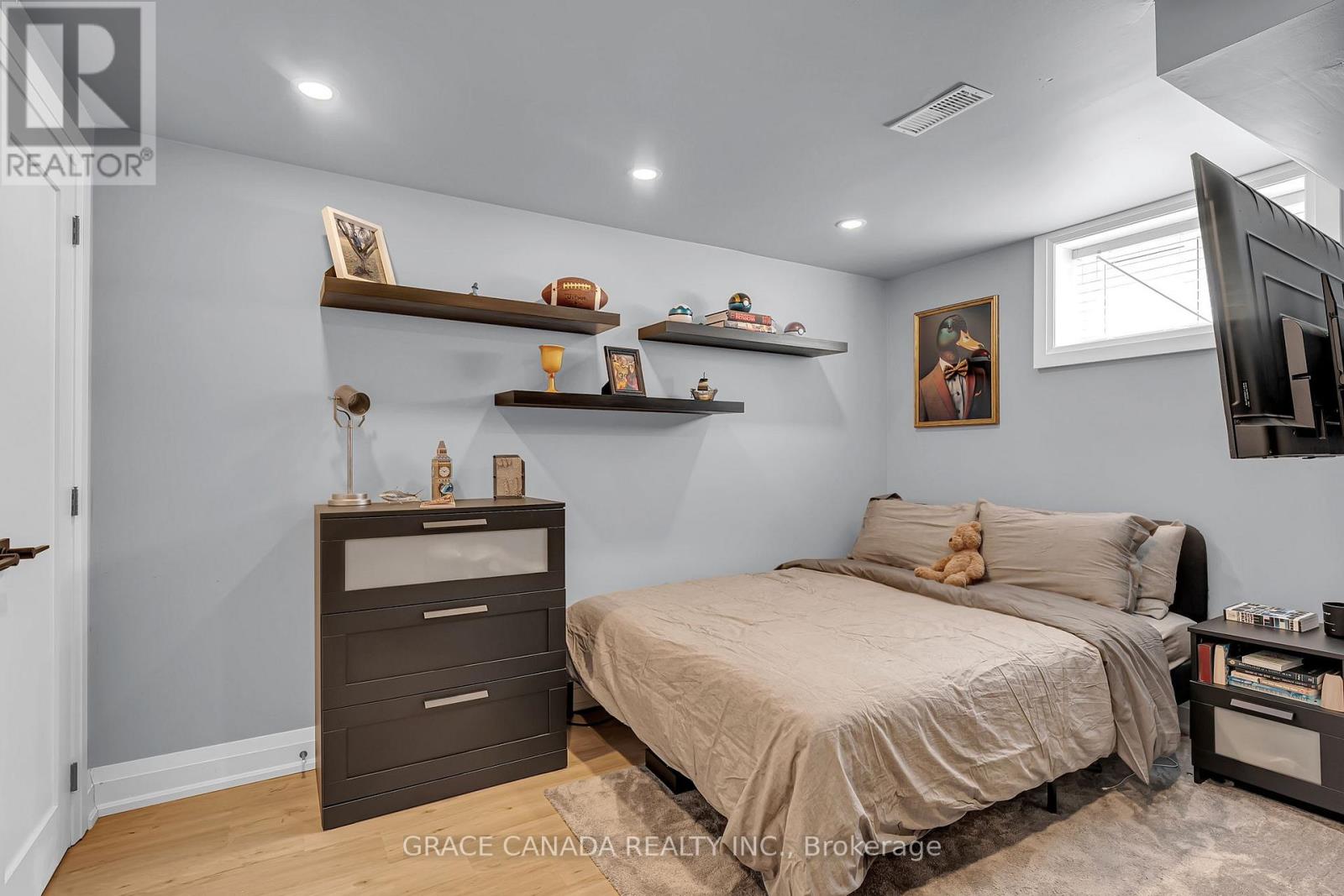 527 ONEIDA DRIVE - 26