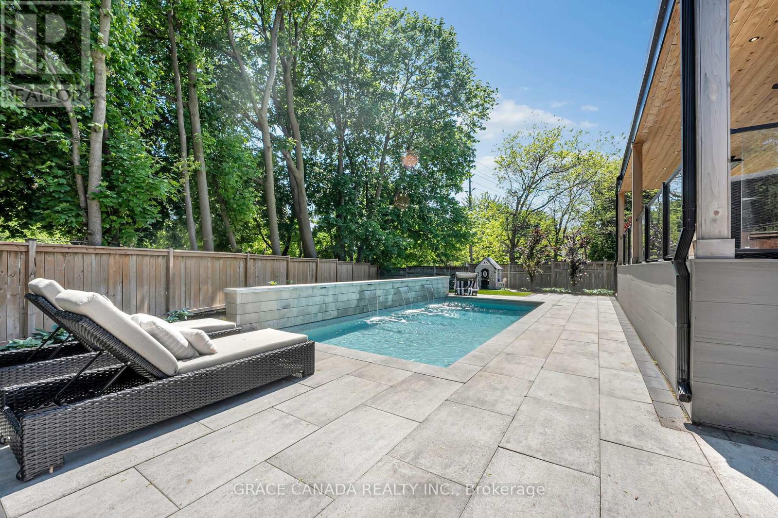527 ONEIDA DRIVE - 36